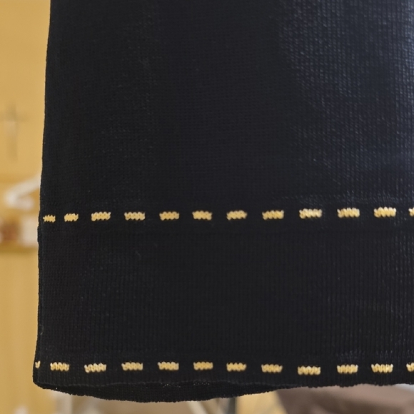 Ming Wang Gold and Black Blazer with Sophisticated Design - Picture 5 of 13